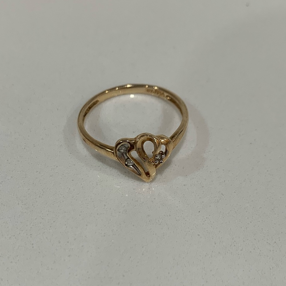10k gold heart ring with diamond chips